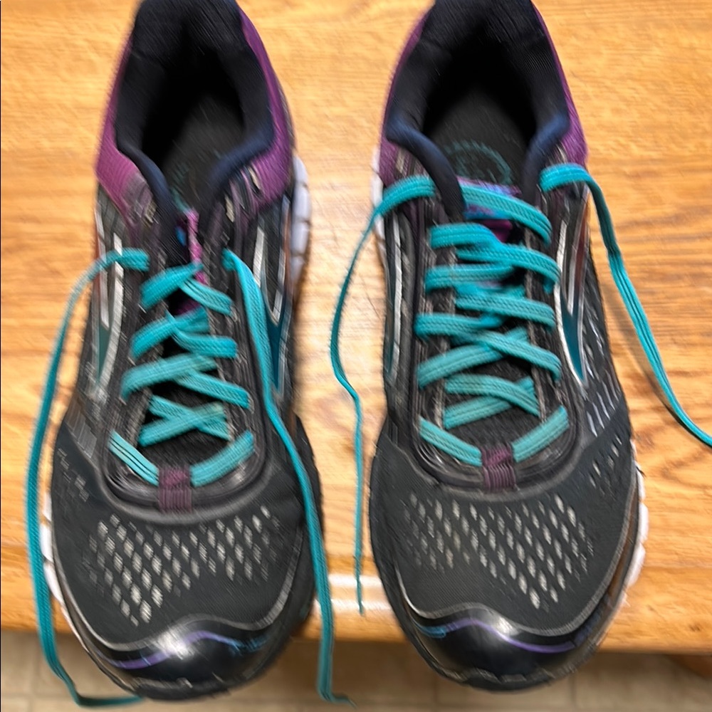 Women's Black and Teal Running Shoes